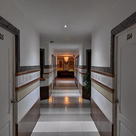 טומבס Rizzo Plaza Hotel מראה חיצוני תמונה