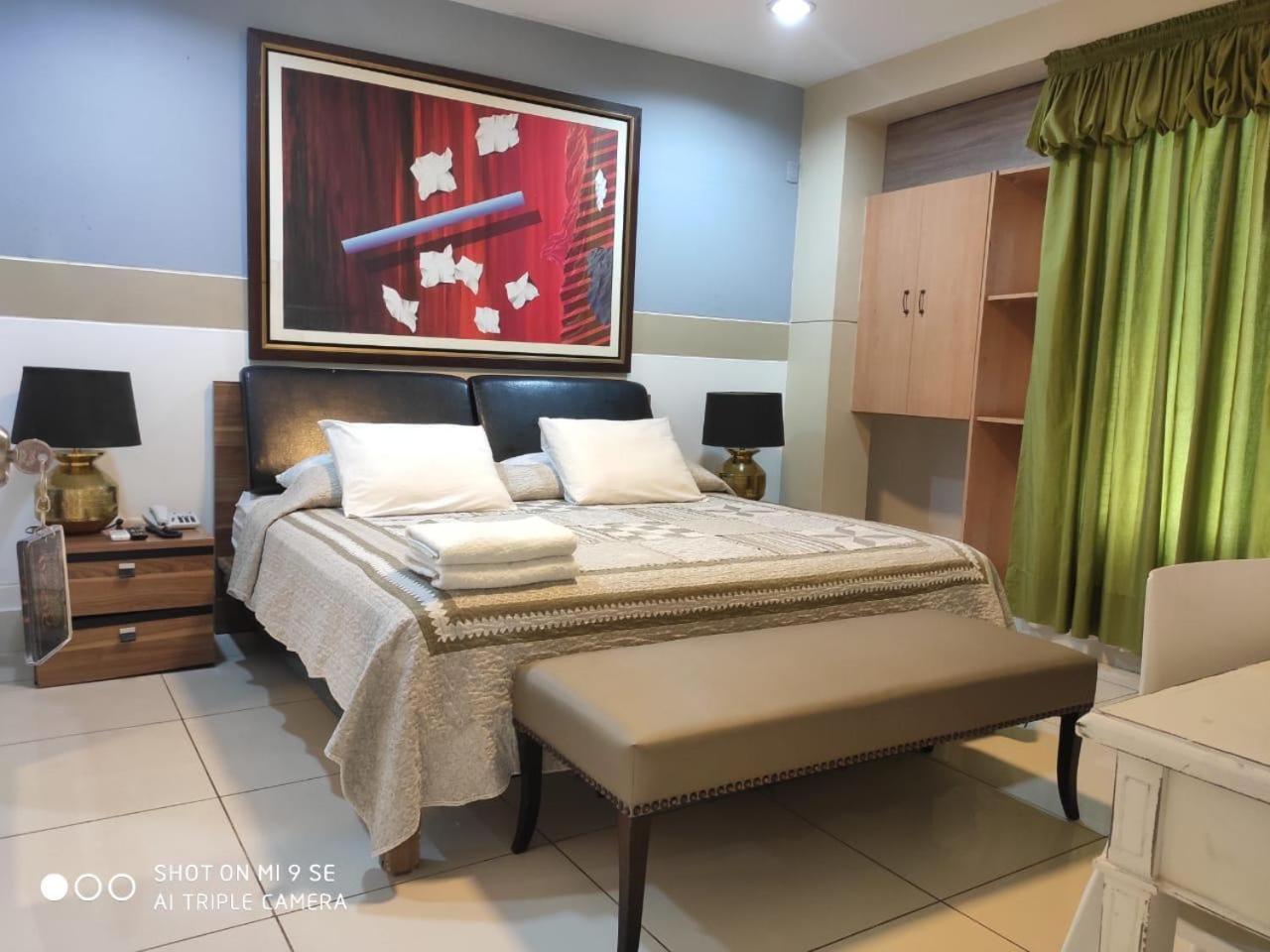 טומבס Rizzo Plaza Hotel מראה חיצוני תמונה