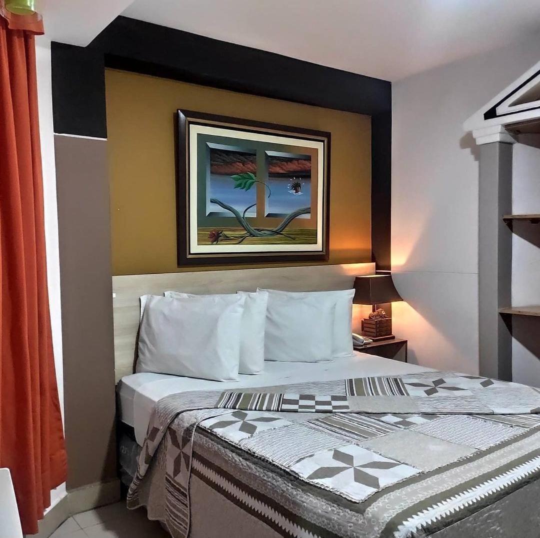 טומבס Rizzo Plaza Hotel מראה חיצוני תמונה