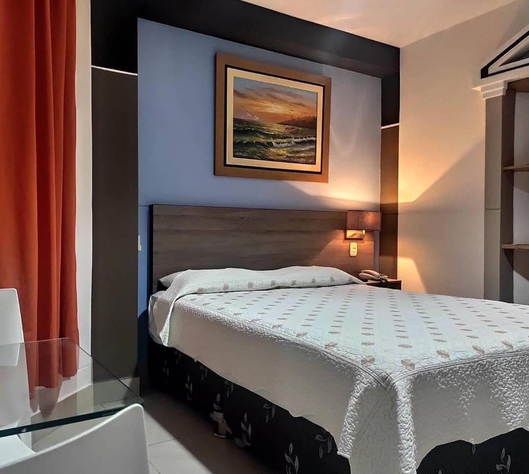 טומבס Rizzo Plaza Hotel מראה חיצוני תמונה