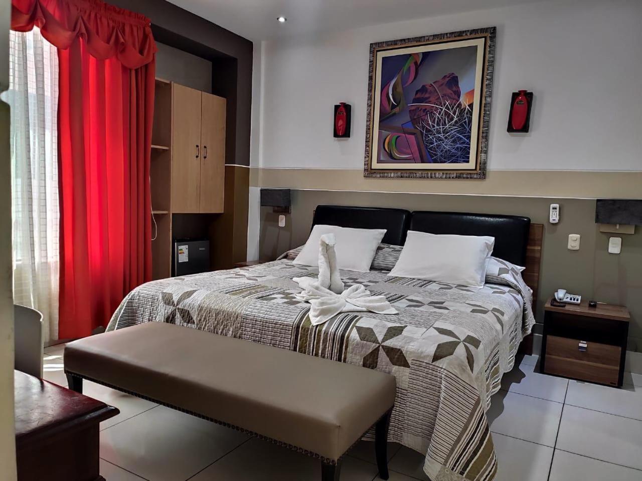 טומבס Rizzo Plaza Hotel מראה חיצוני תמונה