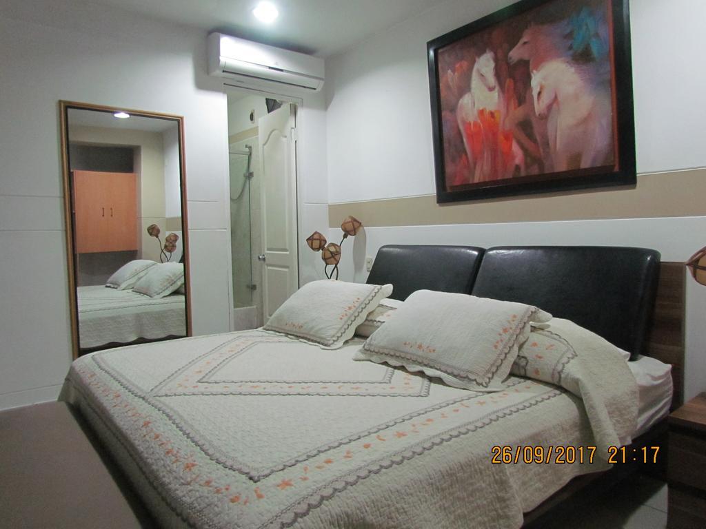 טומבס Rizzo Plaza Hotel מראה חיצוני תמונה