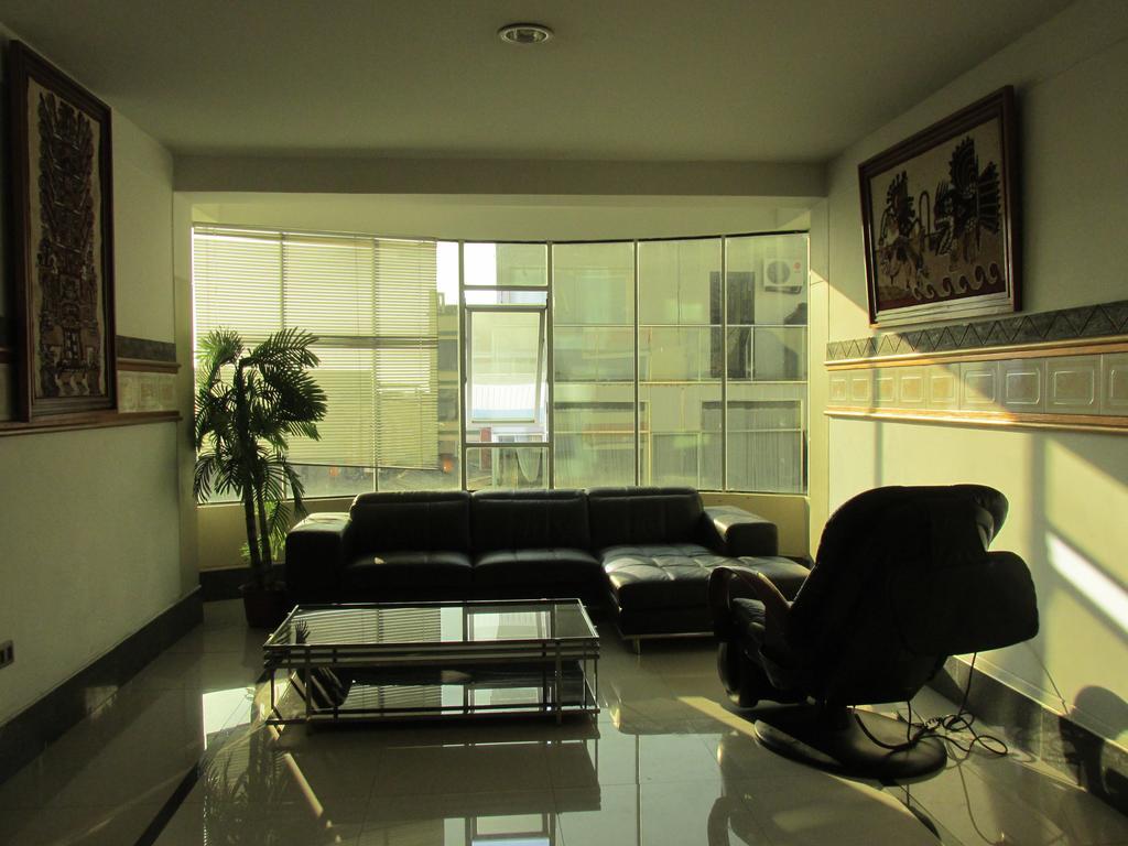 טומבס Rizzo Plaza Hotel מראה חיצוני תמונה
