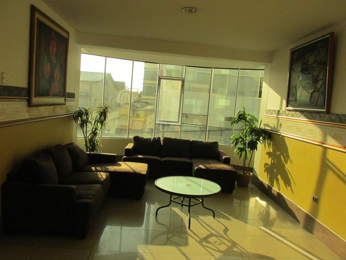 טומבס Rizzo Plaza Hotel מראה חיצוני תמונה