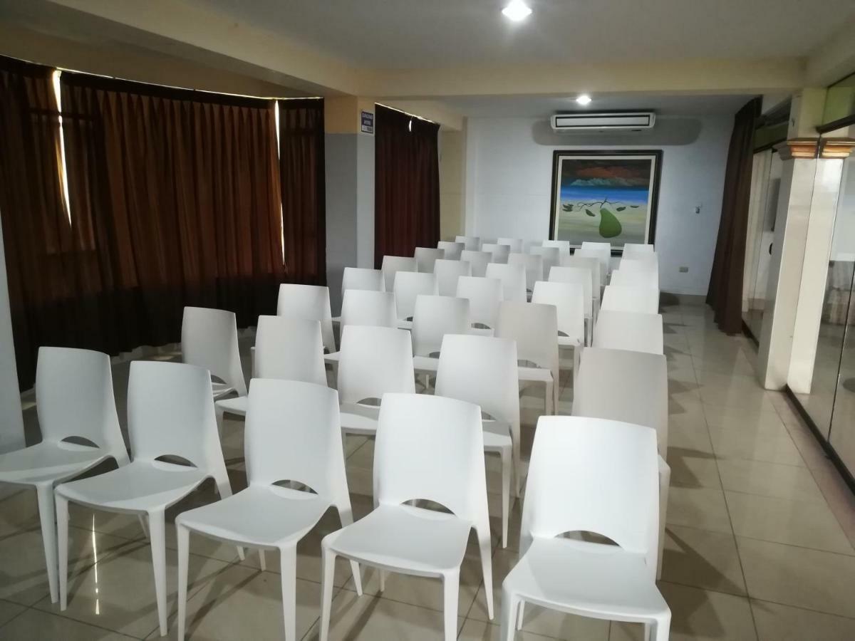 טומבס Rizzo Plaza Hotel מראה חיצוני תמונה