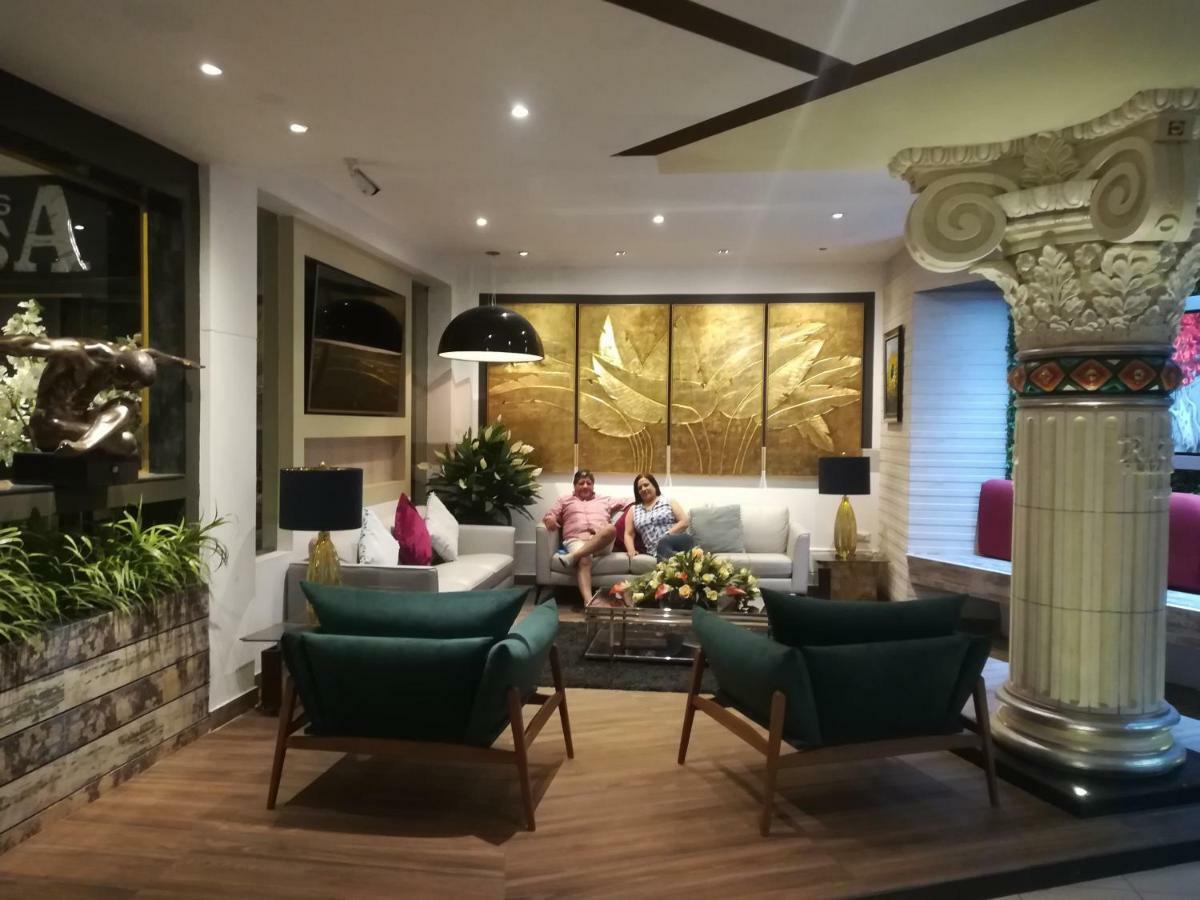 טומבס Rizzo Plaza Hotel מראה חיצוני תמונה